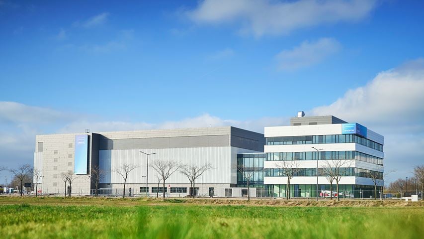 Blick auf die neue Fabrik in Dresden